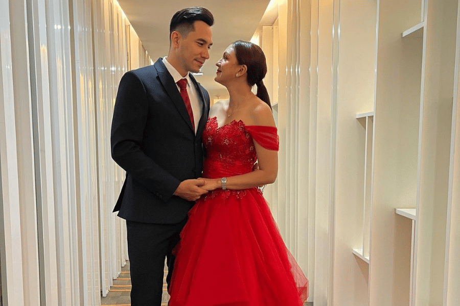 [QUIZ] Pilih 1 Baju Kondangan Couple, Kami Tahu Apa Alasan Kalian Jatuh Cinta