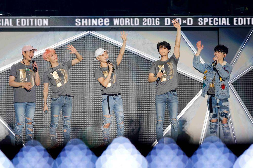 SHINee WORLD 2016 in TOKYO DOME (twitter.com/shinetter)