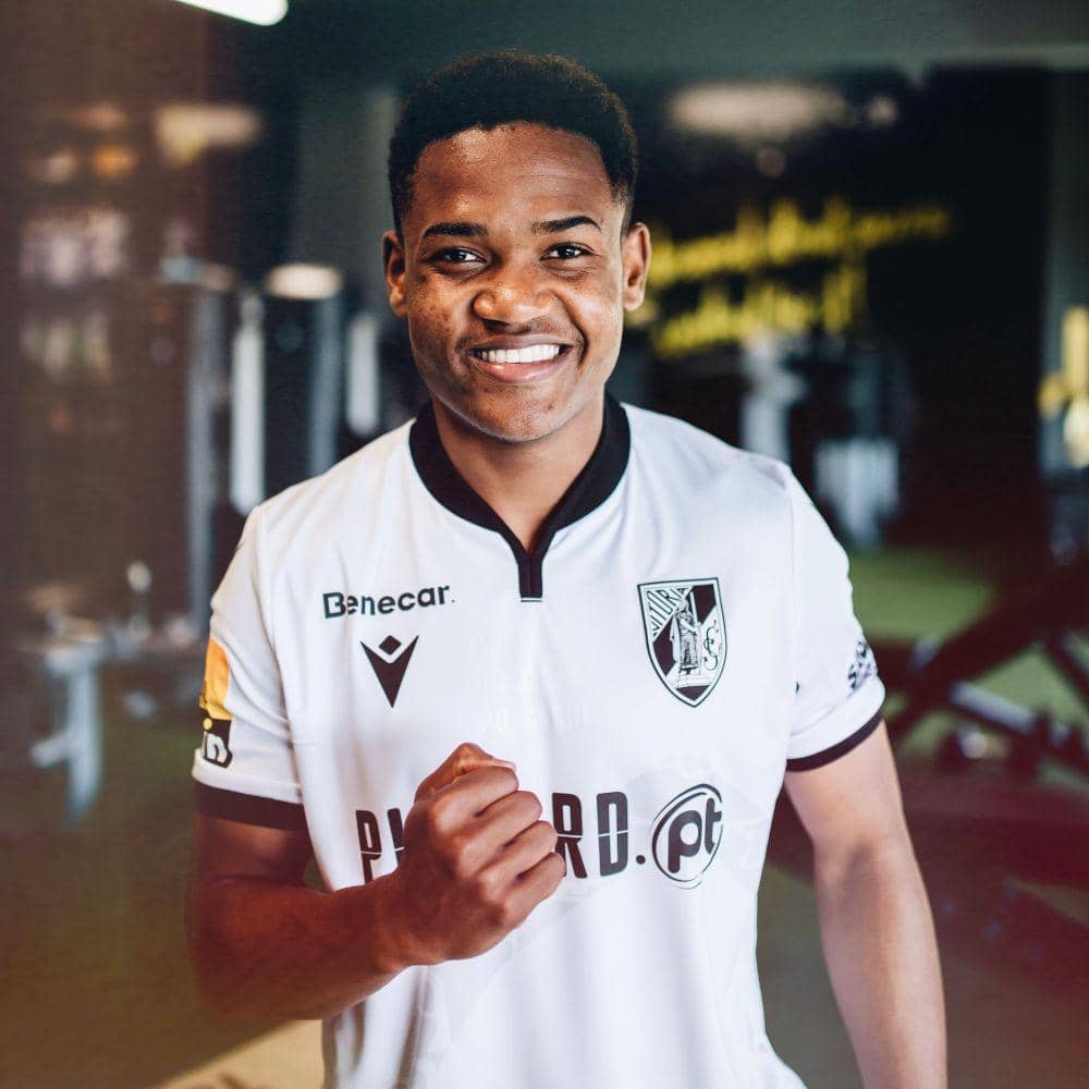 Geny Catamo ketika bergabung dengan Vitoria Guimaraes. (twitter.com/FutbolPortugal)