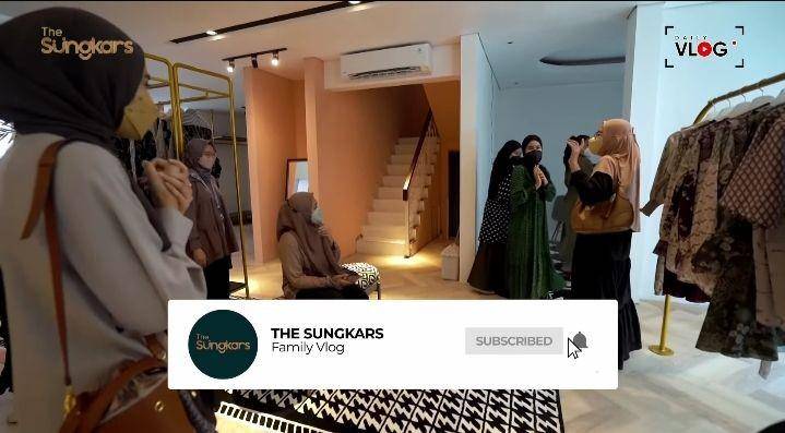 Irwansyah rombak rumah tua jadi butik (youtube.com/The Sungkars)
