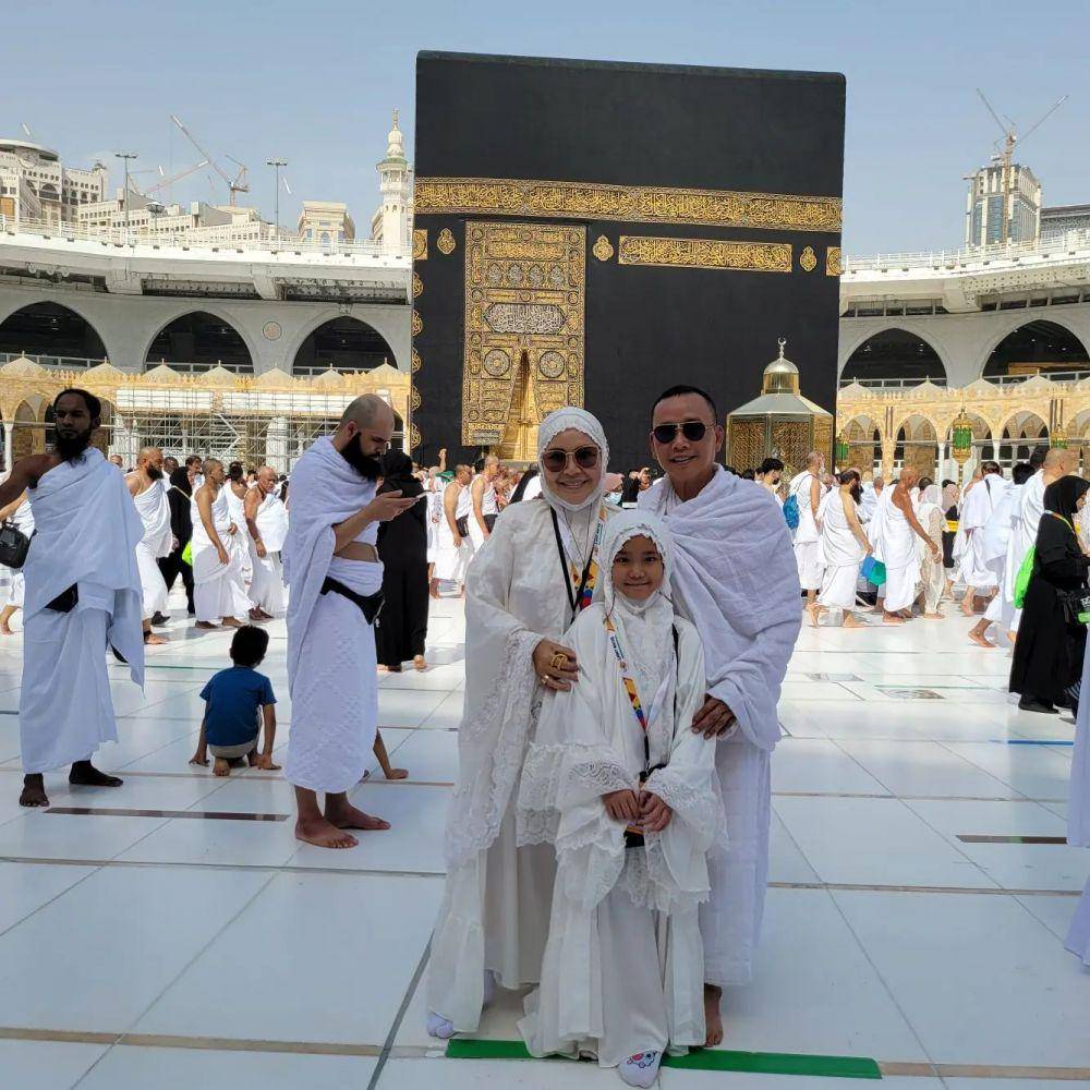 keluarga Ayu Ting Ting umrah (instagram.com/mom_ayting92_)