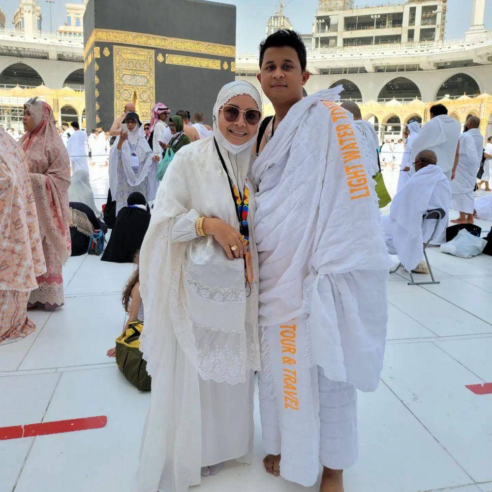 keluarga Ayu Ting Ting umrah (instagram.com/mom_ayting92_)