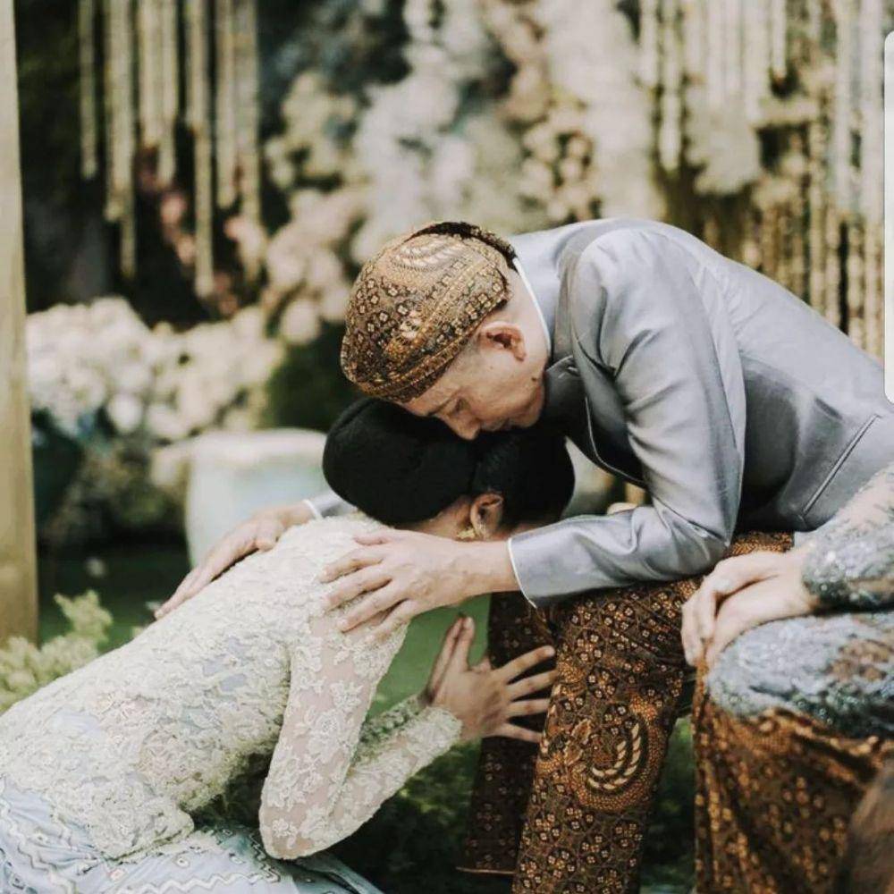 Maudy Ayunda dan papa (instagram.com/muren.s)