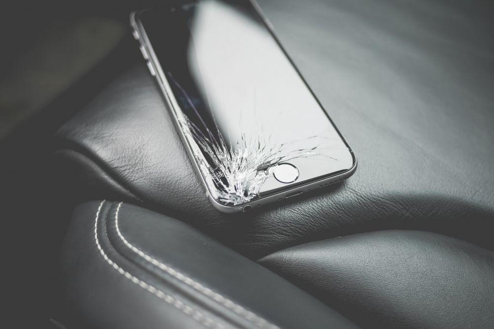 ilustrasi layar smartphone rusak (pexels.com/picjumbo.com)
