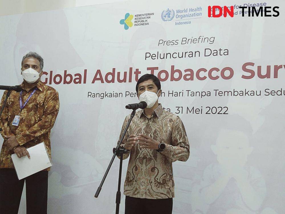 Wakil Menteri Kesehatan RI, Dante Saksono Harbuwono meluncurkan hasil Global Adult Tobacco Survey (GATS) di Gedung Kementerian Kesehatan, Selasa (31/5/2022). (IDN Times/Dini Suciatiningrum)