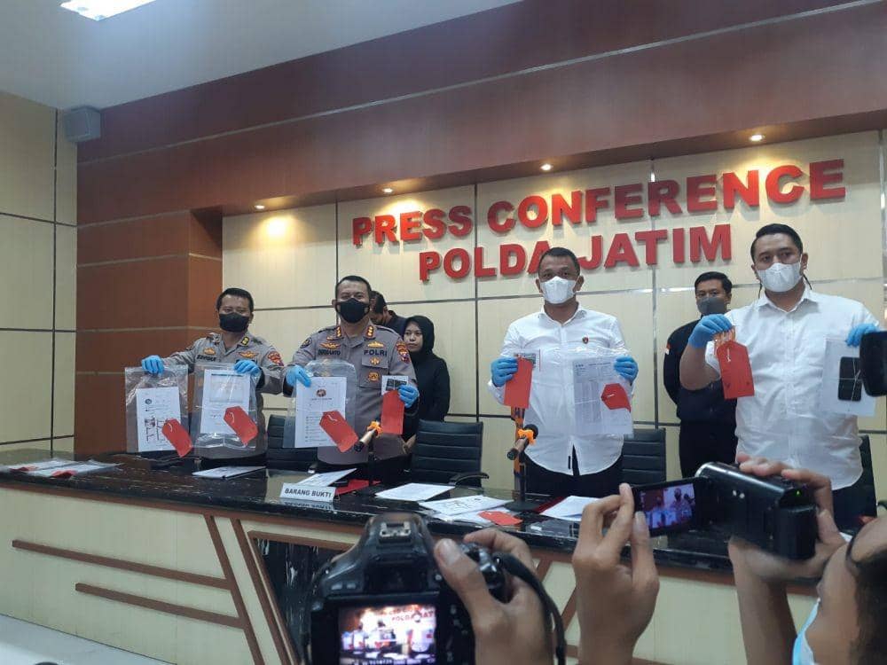 Konferensi pers pengungkapan kasus arisan bodong di Mapolda Jatim, Selasa (31/5/2022). IDN Times/Ardiansyah Fajar.