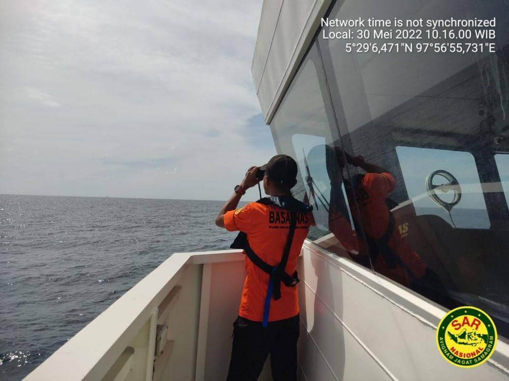 Tim Basarnas Banda Aceh sedang melakukan pencarian awak kapal Kapal Motor (KM) Frikenra yang hilang kontak di Selat Malaka. (Dokumen Basarnas Banda Aceh untuk IDN Times)