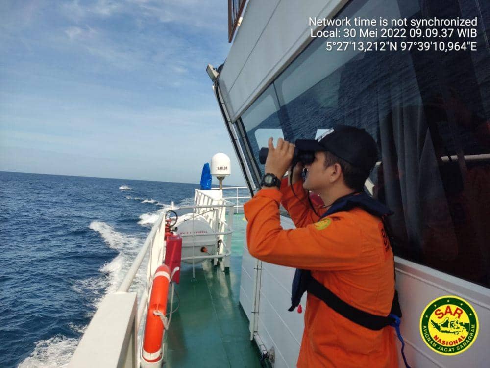 Tim Basarnas Banda Aceh sedang melakukan pencarian awak kapal Kapal Motor (KM) Frikenra yang hilang kontak di Selat Malaka. (Dokumen Basarnas Banda Aceh untuk IDN Times)