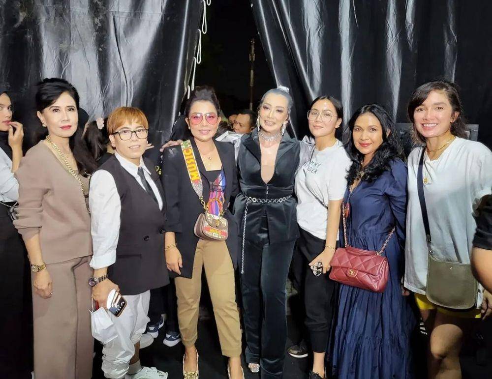 Mayangsari dan geng sosialita (instagram.com/sunnylie_lemoesiekrevole)