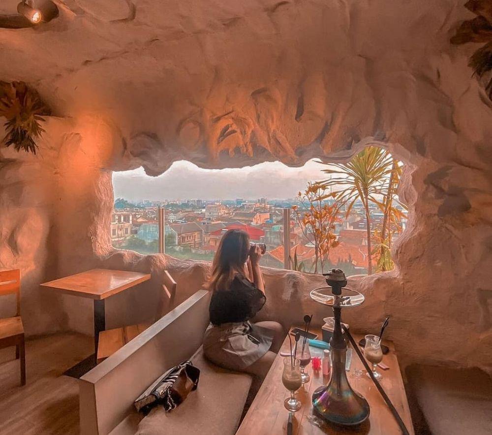 5 Tempat Makan Unik di Bandung, Yakin Gak Mau Mampir?