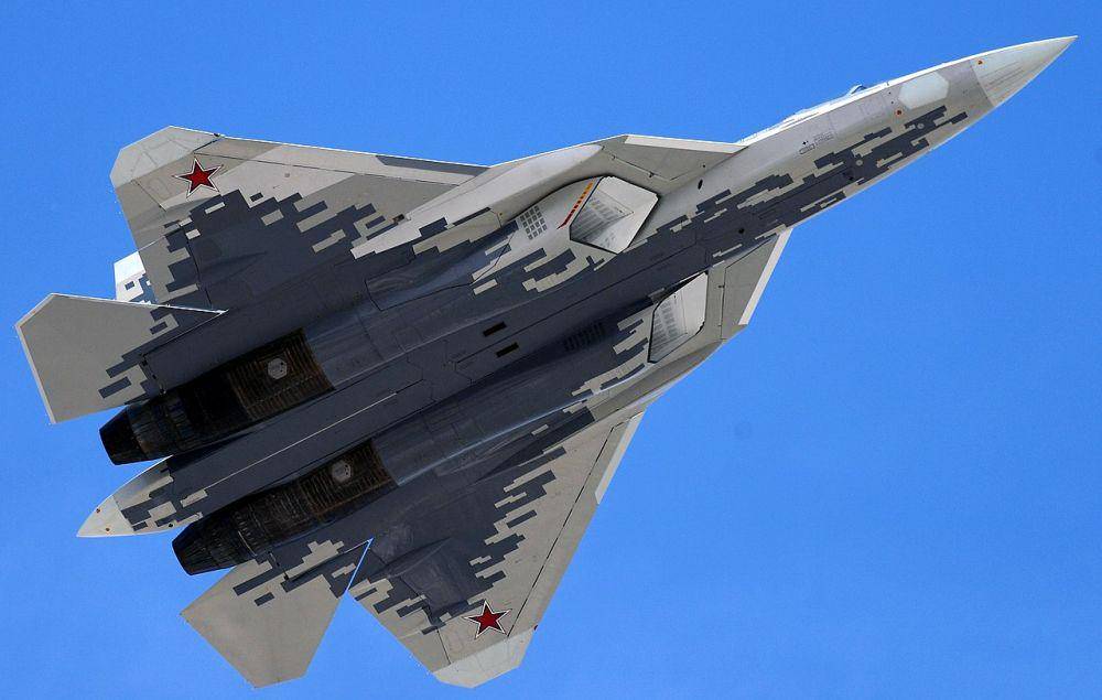 potret tampak bawah jet tempur siluman Sukhoi, Su-57 dengan kamuflase piksel (common.wikimedia.org/Vladislav06112019)