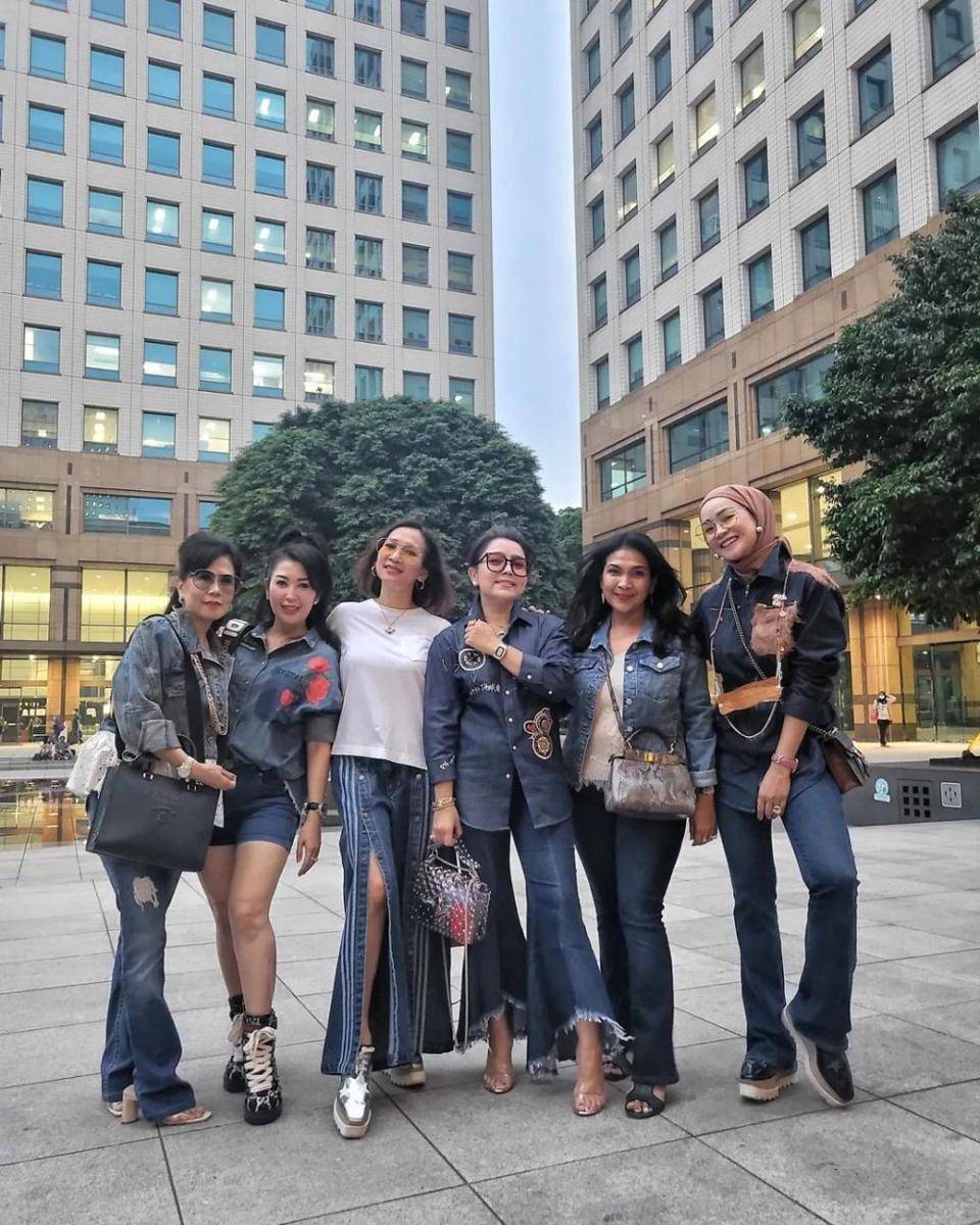 Mayangsari dan geng sosialita (instagram.com/mayangsari_official)