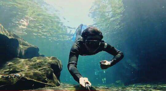 potret Dzawin Nur saat freedive (youtube.com/Dzawin Nur)
