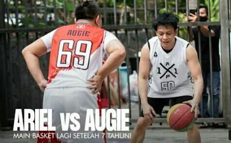 9 Potret Ariel Noah Bermain Basket, Super Energik!