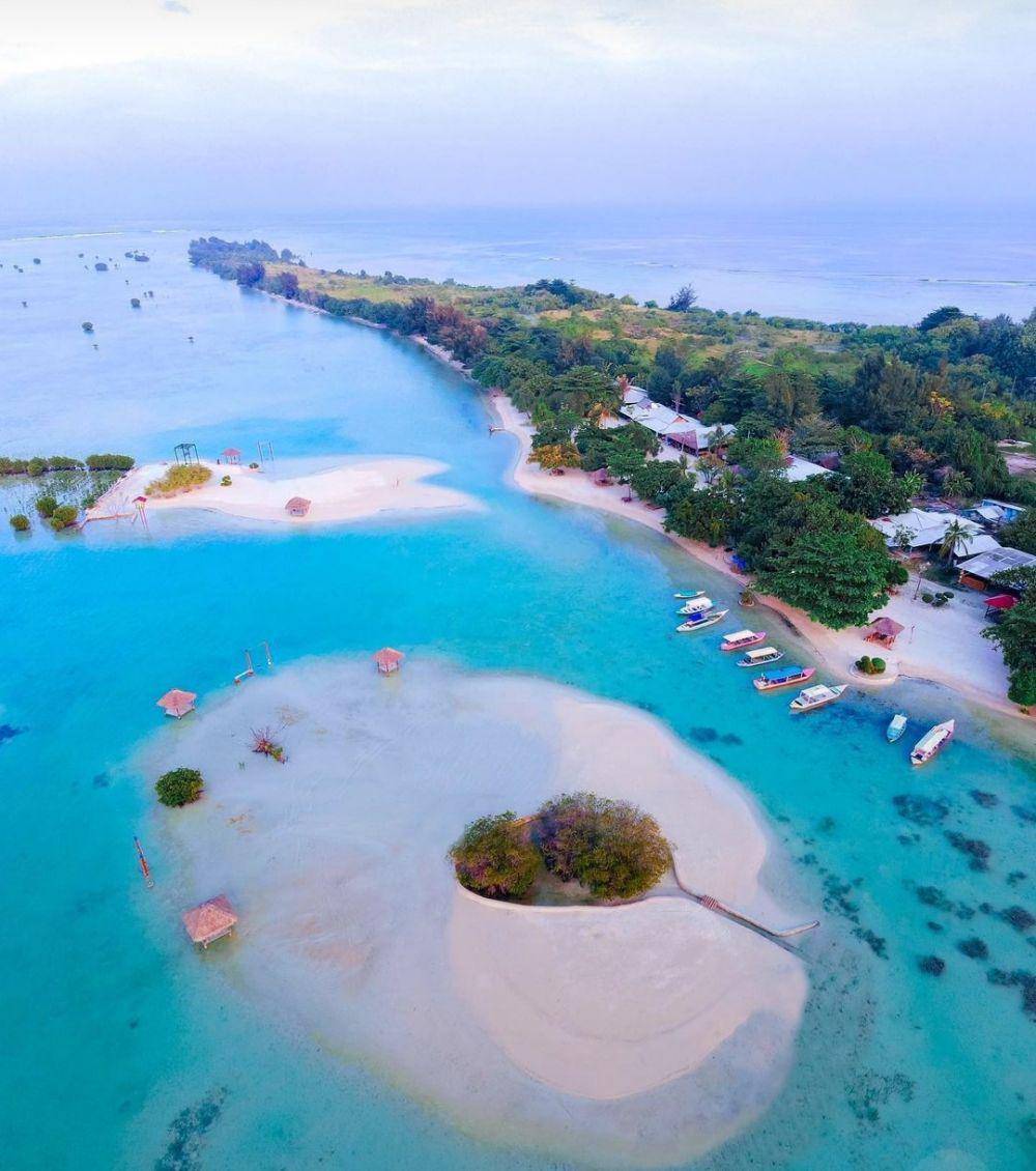 Pantai Pasir Perawan (instagram.com/indotravellers.co)