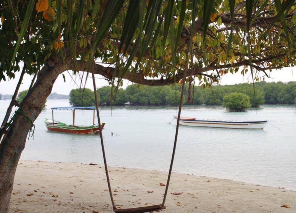 Pantai Pasir Perawan (instagram.com/pulau_pari_id)