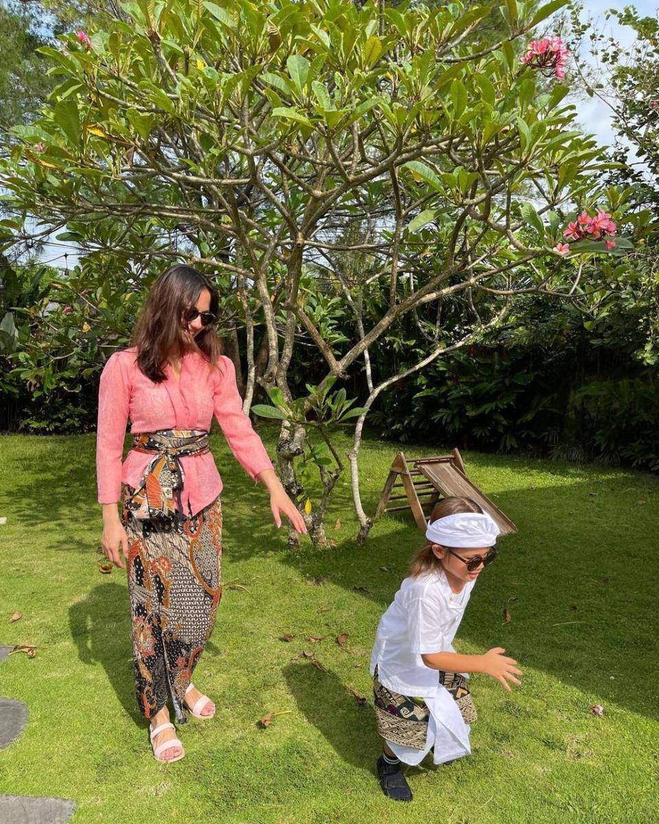 Pevita Pearce dan Adik (instagram.com/pevpearce)
