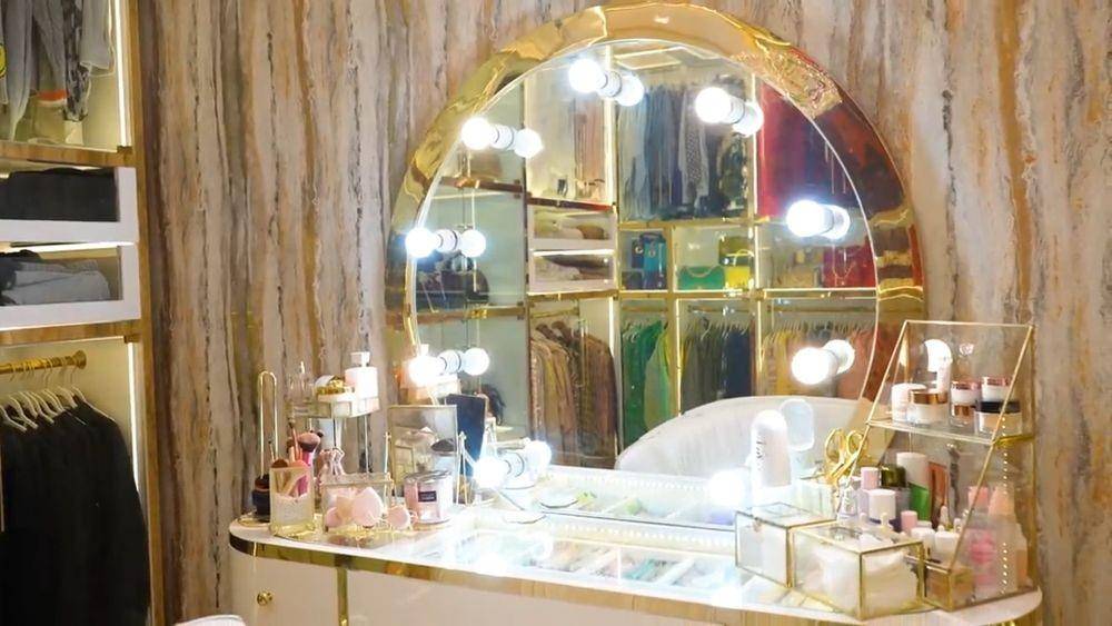 walk-in closet Tasyi Athasyia (youtube.com/tasyiathasyia)