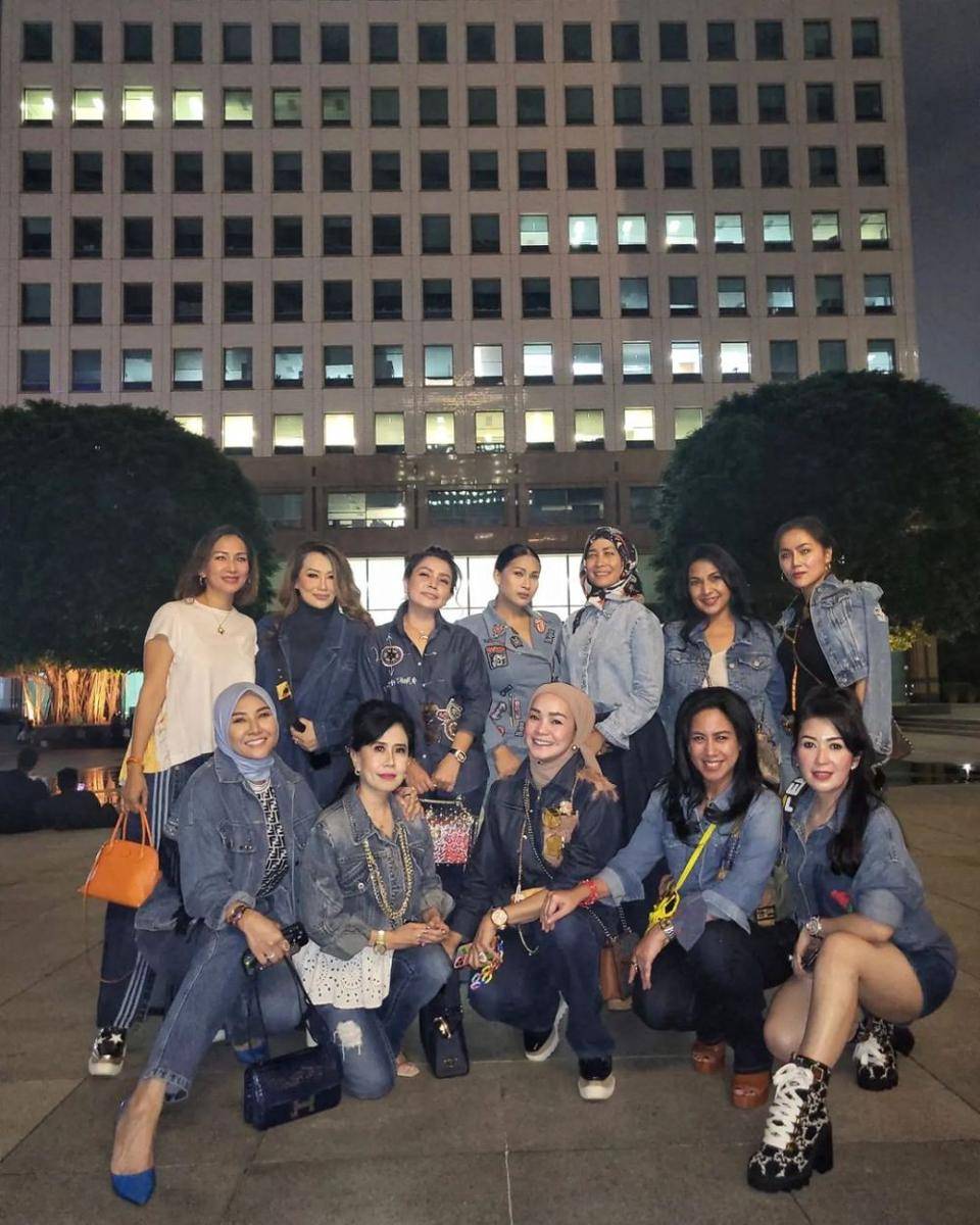 Mayangsari dan geng sosialita (instagram.com/mayangsari_official)