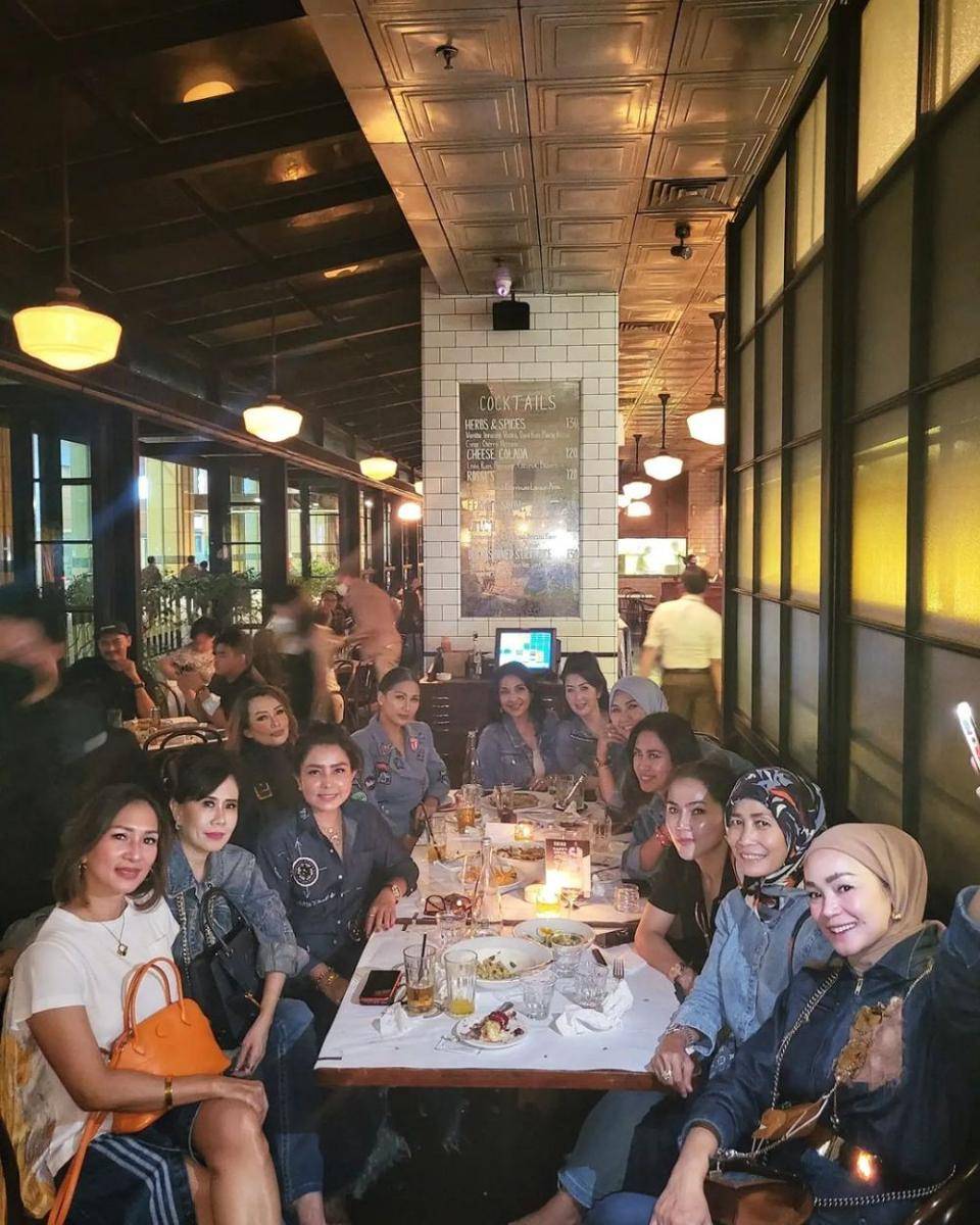 Mayangsari dan geng sosialita (instagram.com/mayangsari_official)