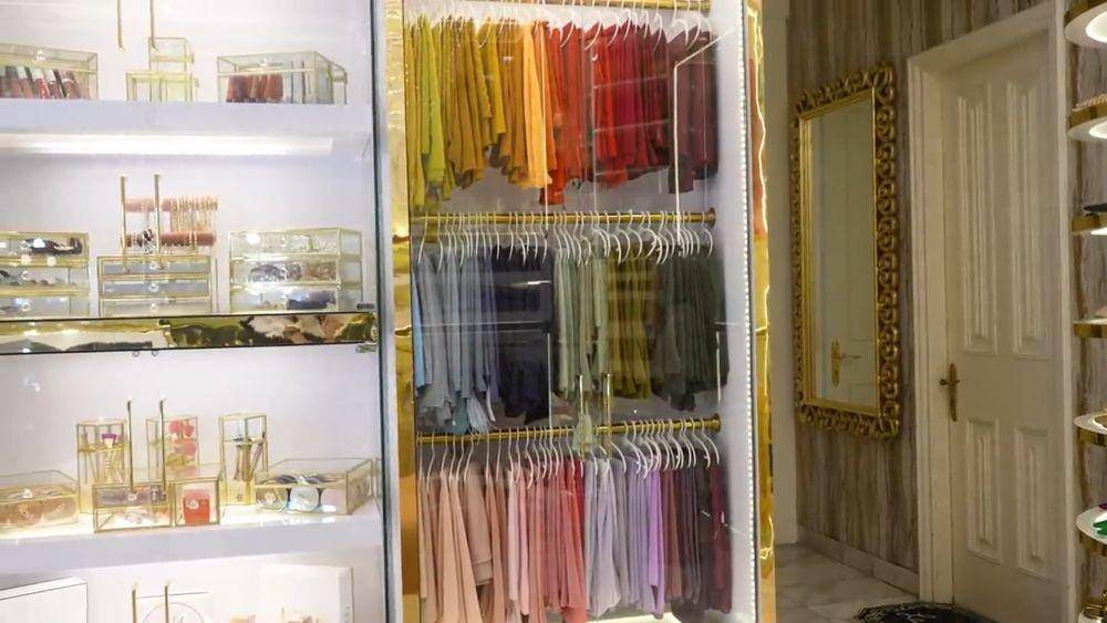 walk-in closet Tasyi Athasyia (youtube.com/tasyiathasyia)