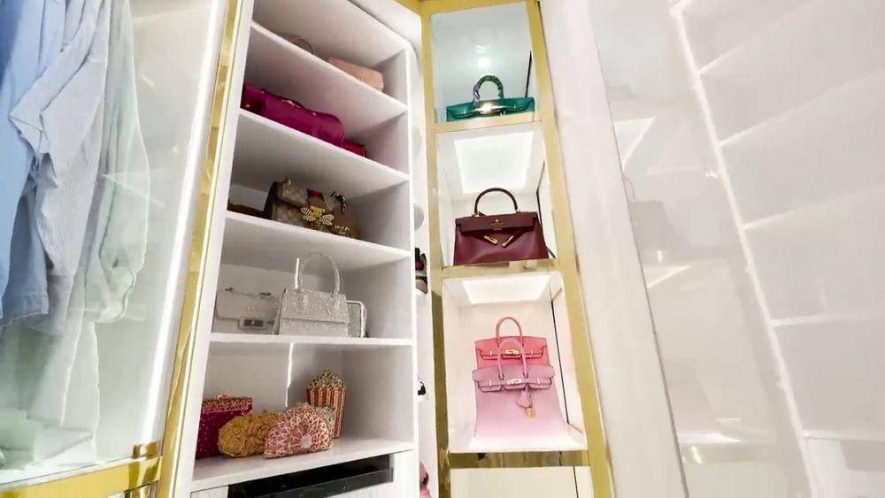 walk-in closet Tasyi Athasyia (youtube.com/tasyiathasyia)