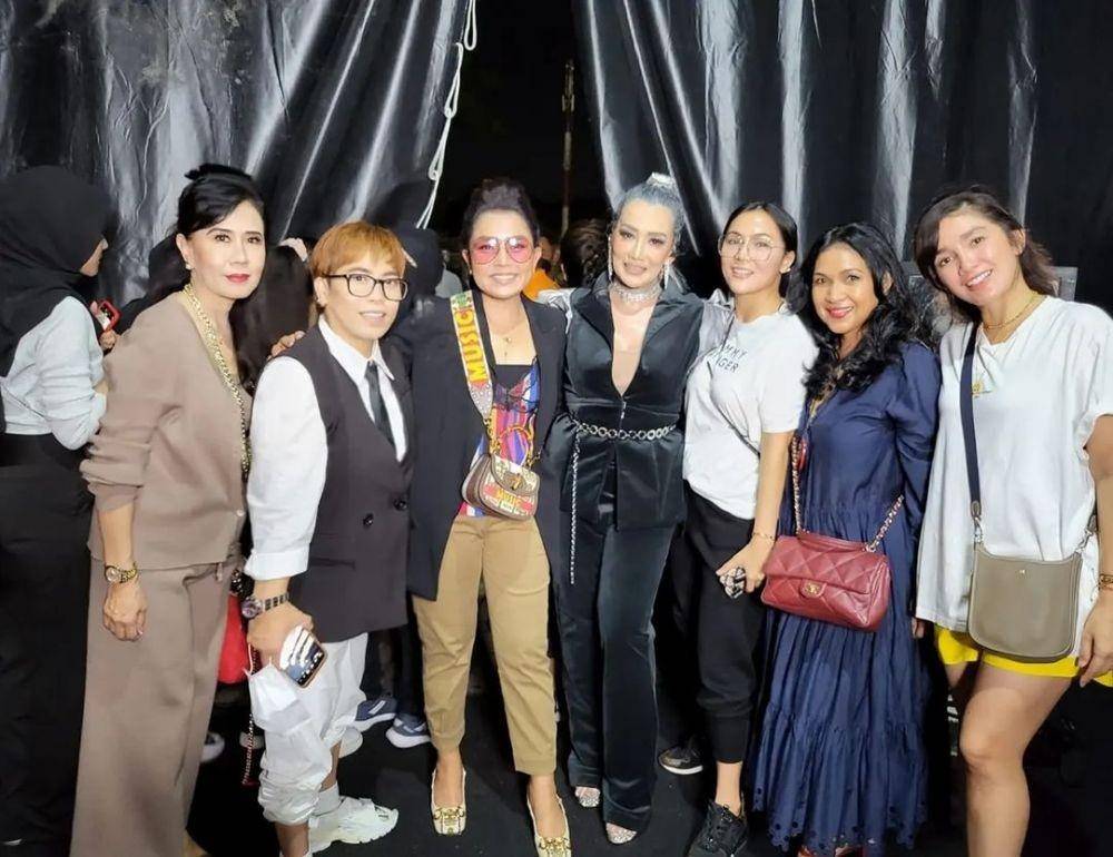 Mayangsari dan geng sosialita (instagram.com/sunnylie_lemoesiekrevole)