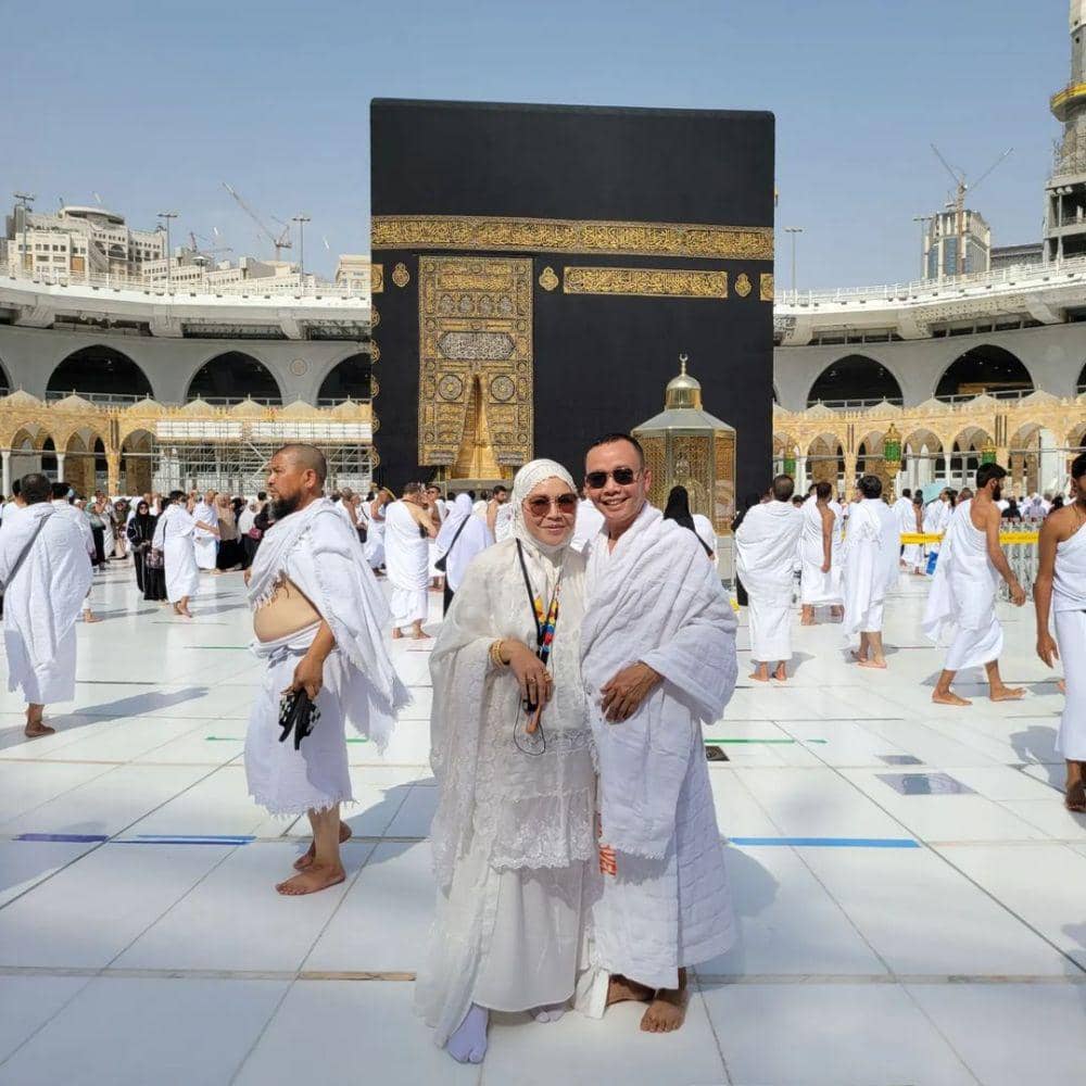 Momen ibadah umrah keluarga Ayu Ting Ting. (instagram.com/mom_ayting92_)