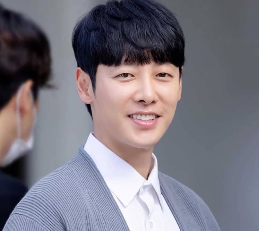 Kim Dong Wook (instagram.com/keyeastofficial)