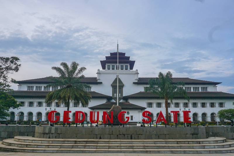 ilustrasi Gedung Sate (canva.com)