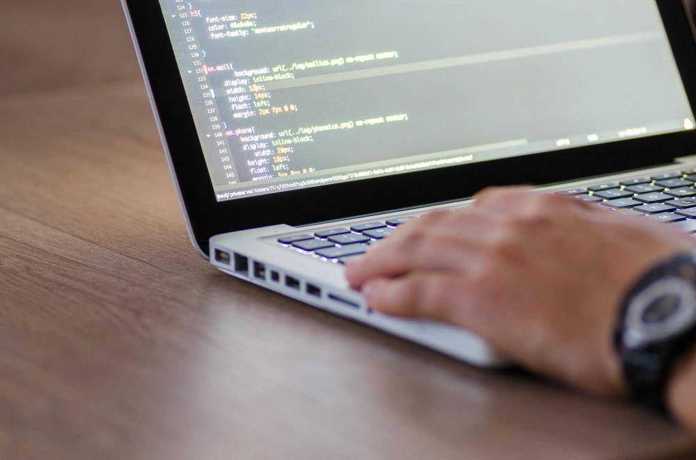 Ilustrasi programming (pexels.com/Lukas)