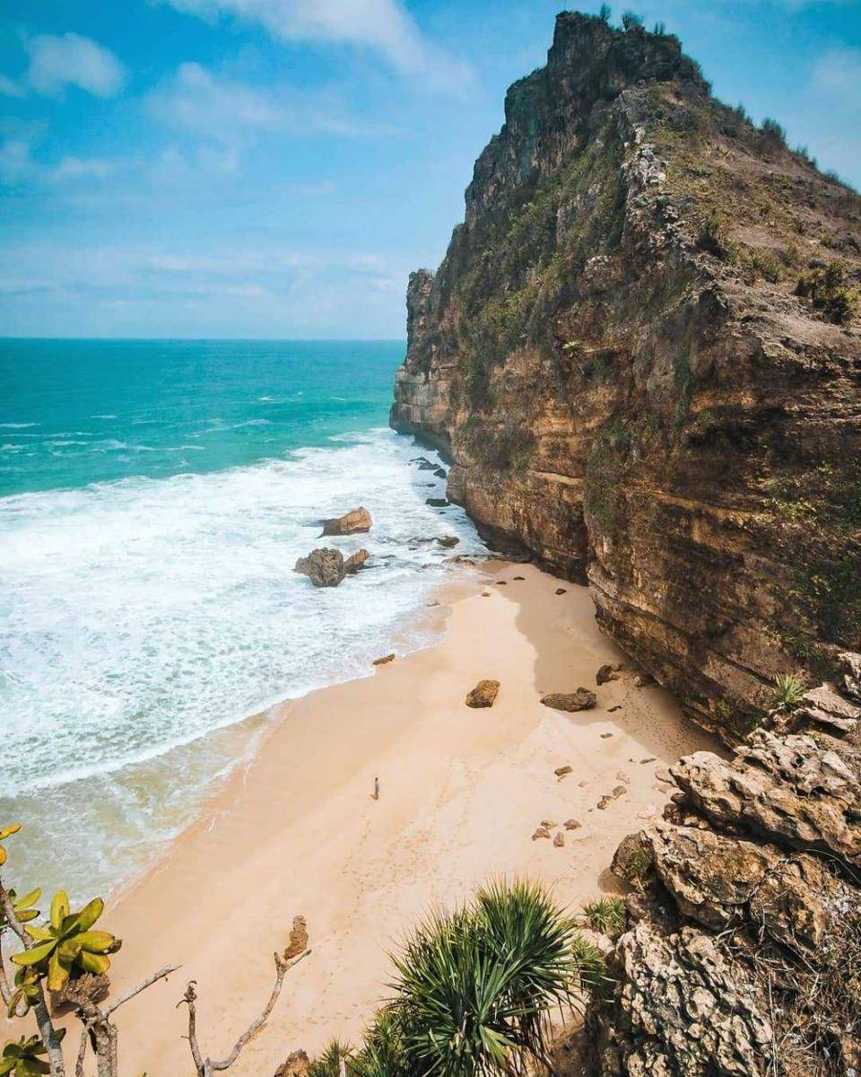 Pantai Karang Payung (instagram.com/evvaant)