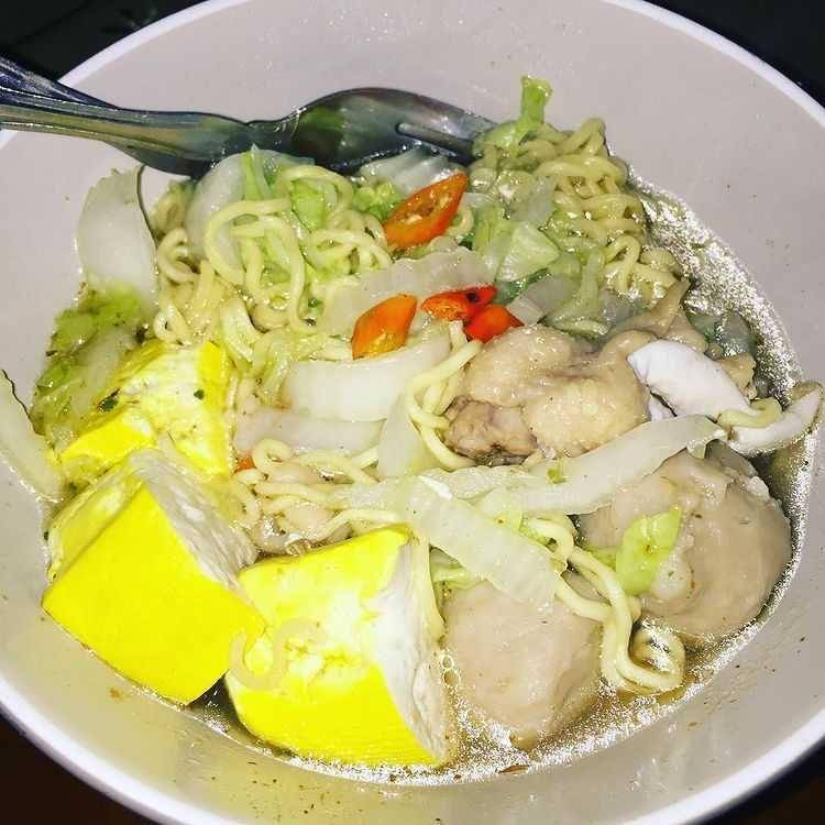 mi kuah tahu kuning (instagram.com/annisayunidyaa)