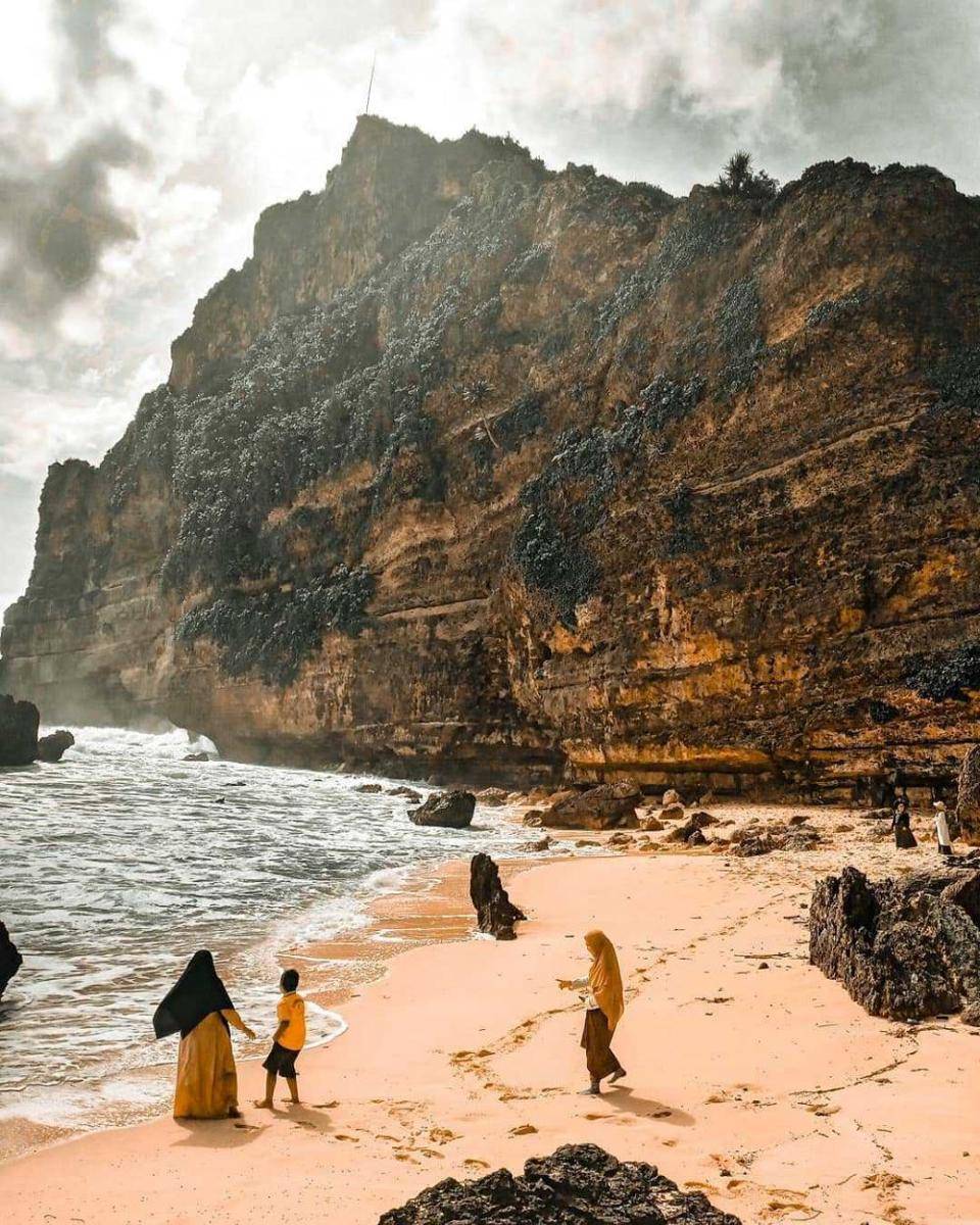 Pantai Karang Payung (instagram.com/jalanjalanwonogiri)