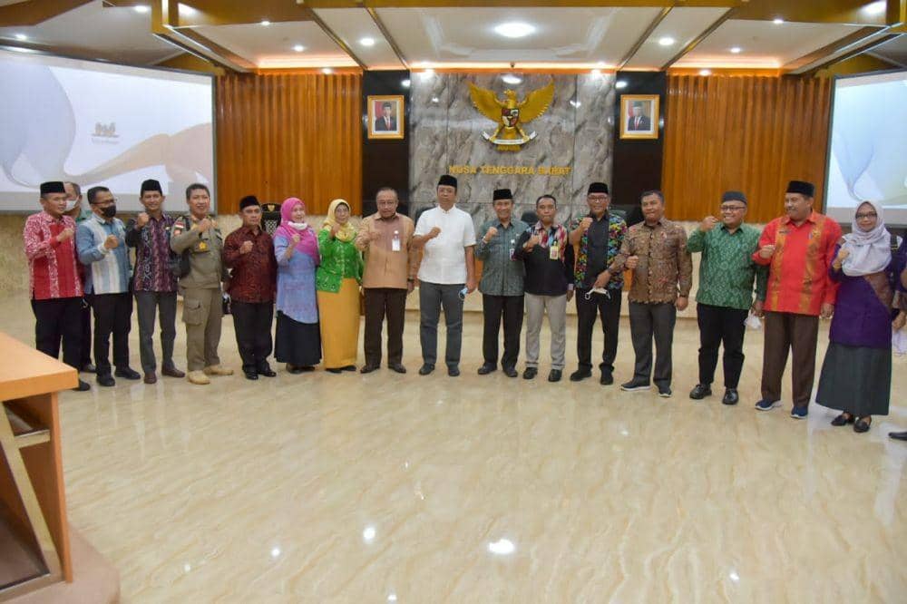 Sejumlah pejabat eselon II yang dimutasi (Dok. Pemprov NTB)