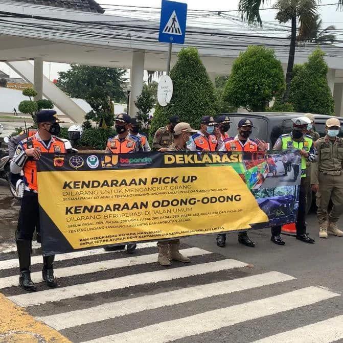 Odong-odong dan Pikap Bermuatan Penumpang Dilarang di Karawang