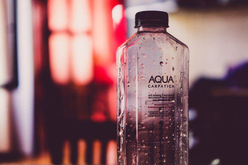 Ilustrasi botol air mineral (pexels.com/FrancescoPaggiaro)