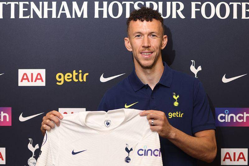Ivan Perisic resmi bergabung dengan Tottenham Hotspur. (twitter.com/livescore)