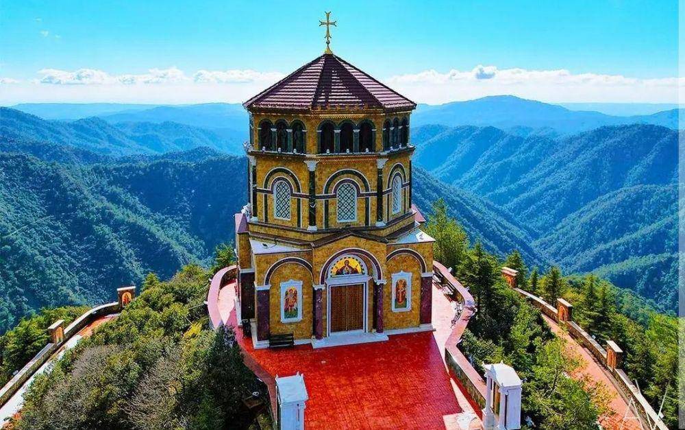 Troodos Mountains (instagram.com/aroundcyprus)