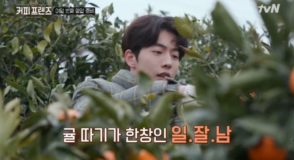 9 Momen Nam Joo Hyuk Jadi Pekerja Part Time di Variety Show, Rajin!