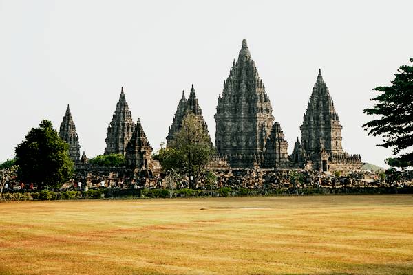 ilustrasi Candi Prambanan (unsplash.com/wendywinarno)