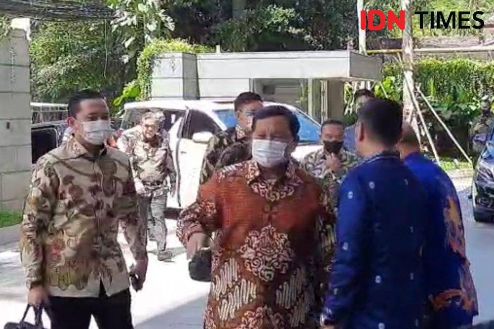 Ketua Umum Gerindra, Prabowo Subianto tiba di Kantor DPP Nasdem di Gondangdia, Jakarta Pusat, Rabu (1/6/2022). (IDN Times/Melani Putri)