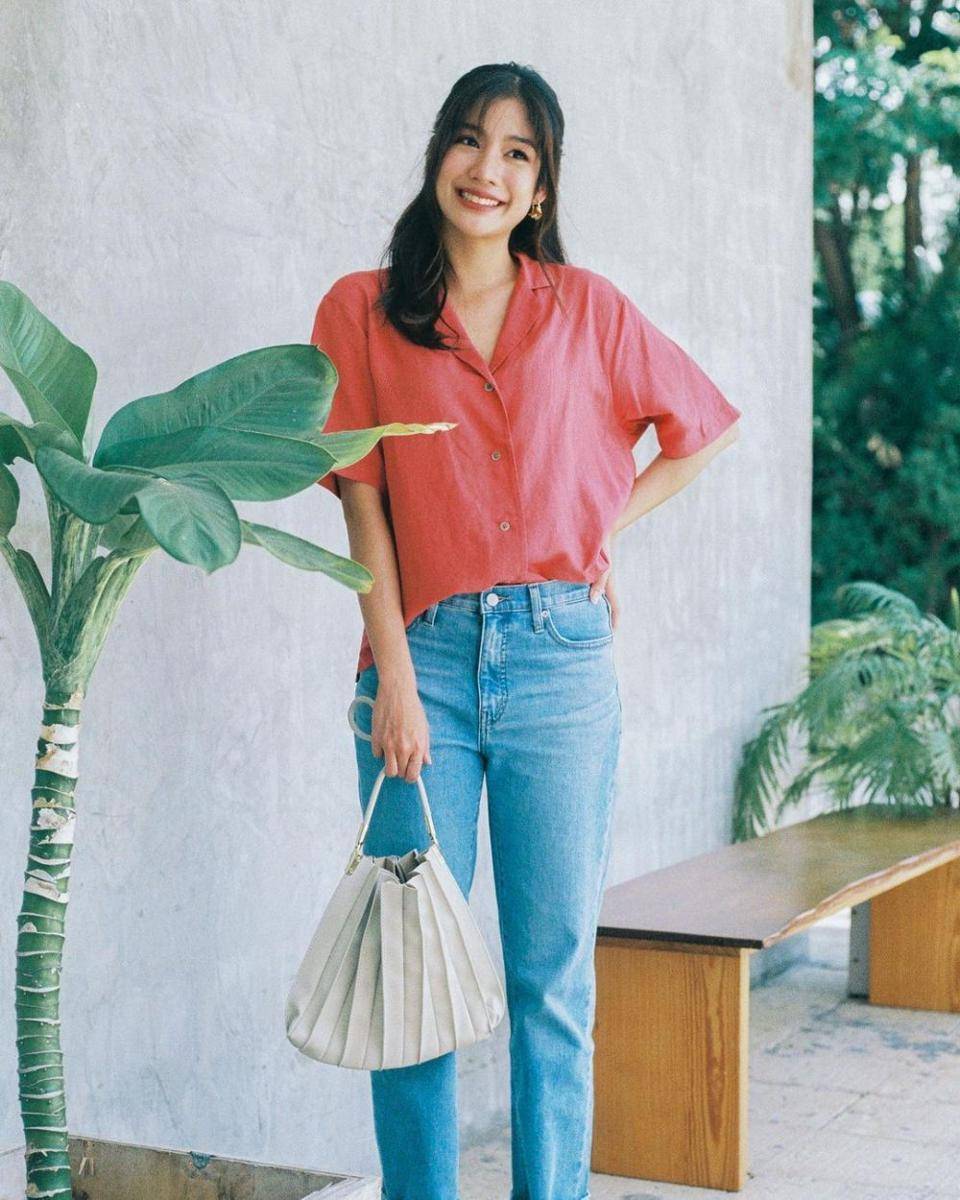 refrensi OOTD dengan celana jeans ala Maprang Alrisa (instagram.com/alrisaa)