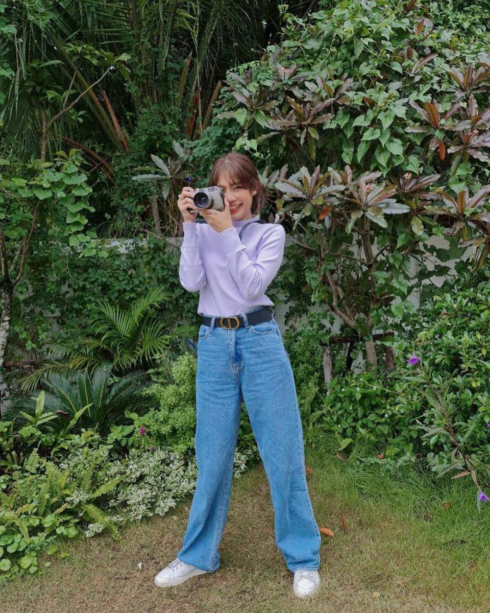 refrensi OOTD dengan celana jeans ala Maprang Alrisa (instagram.com/alrisaa)