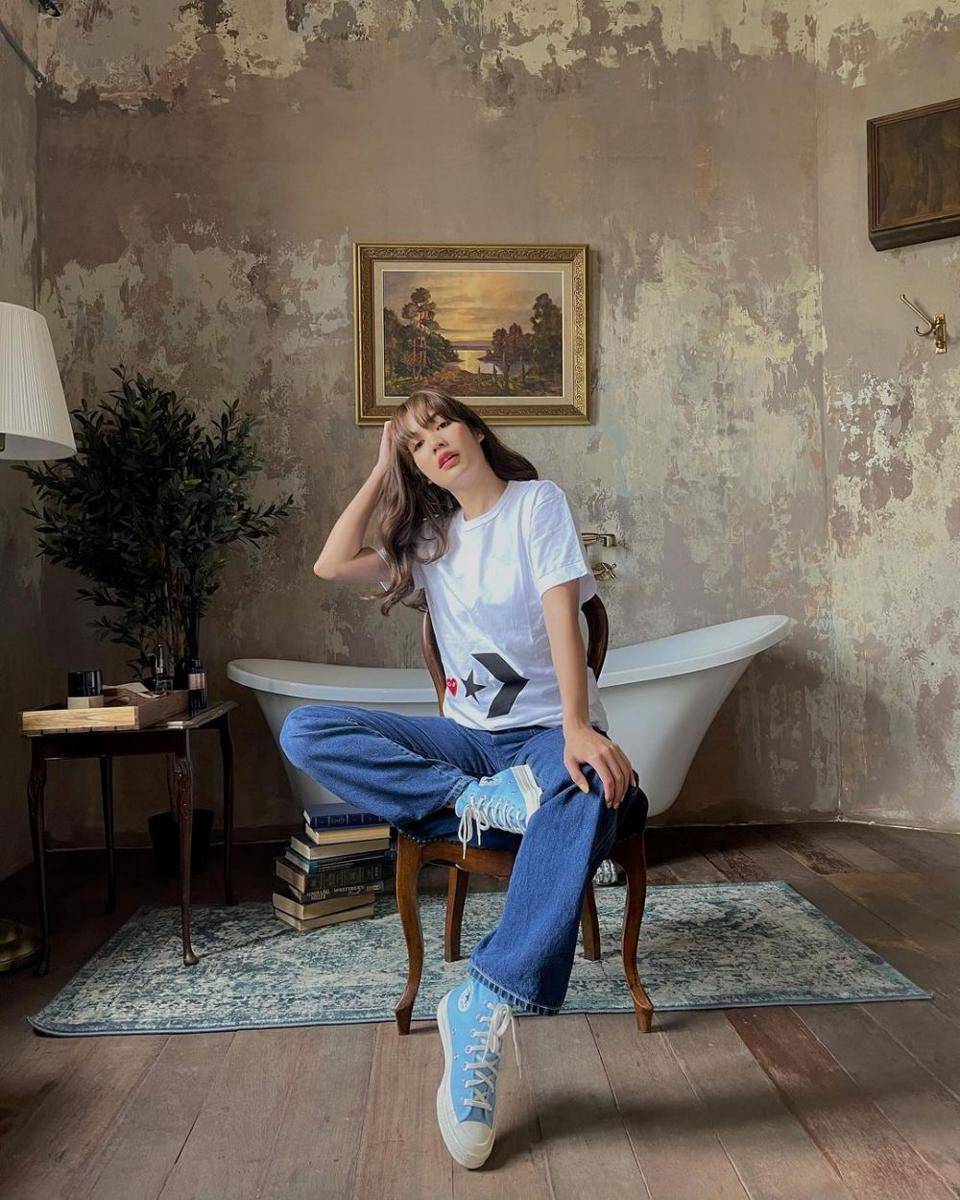 refrensi OOTD dengan celana jeans ala Maprang Alrisa (instagram.com/alrisaa)