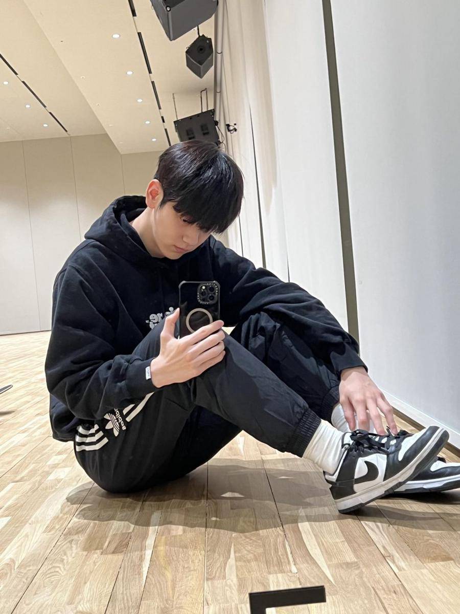 ide outfit Soobin TXT (twitter.com/TXT_members)