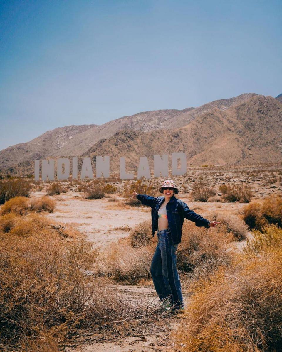 refrensi OOTD dengan celana jeans ala Maprang Alrisa (instagram.com/alrisaa)