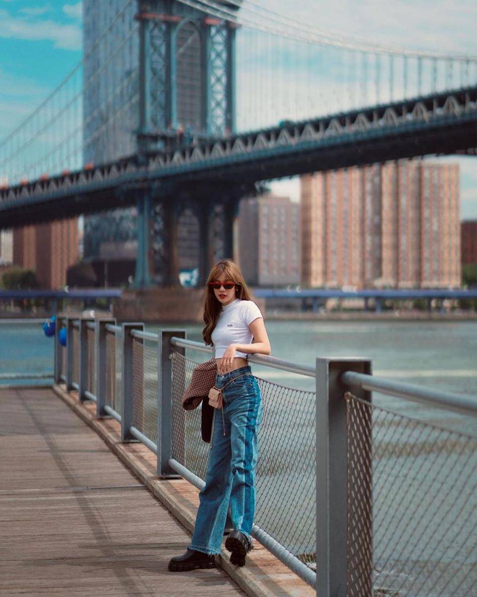 refrensi OOTD dengan celana jeans ala Maprang Alrisa (instagram.com/alrisaa)