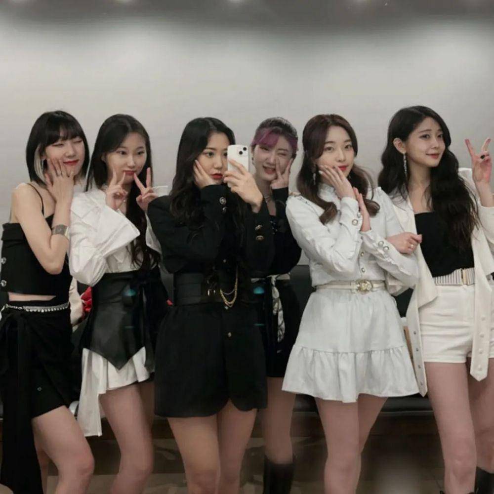 FERRY BLUE (instagram.com/ferryblueofficial)