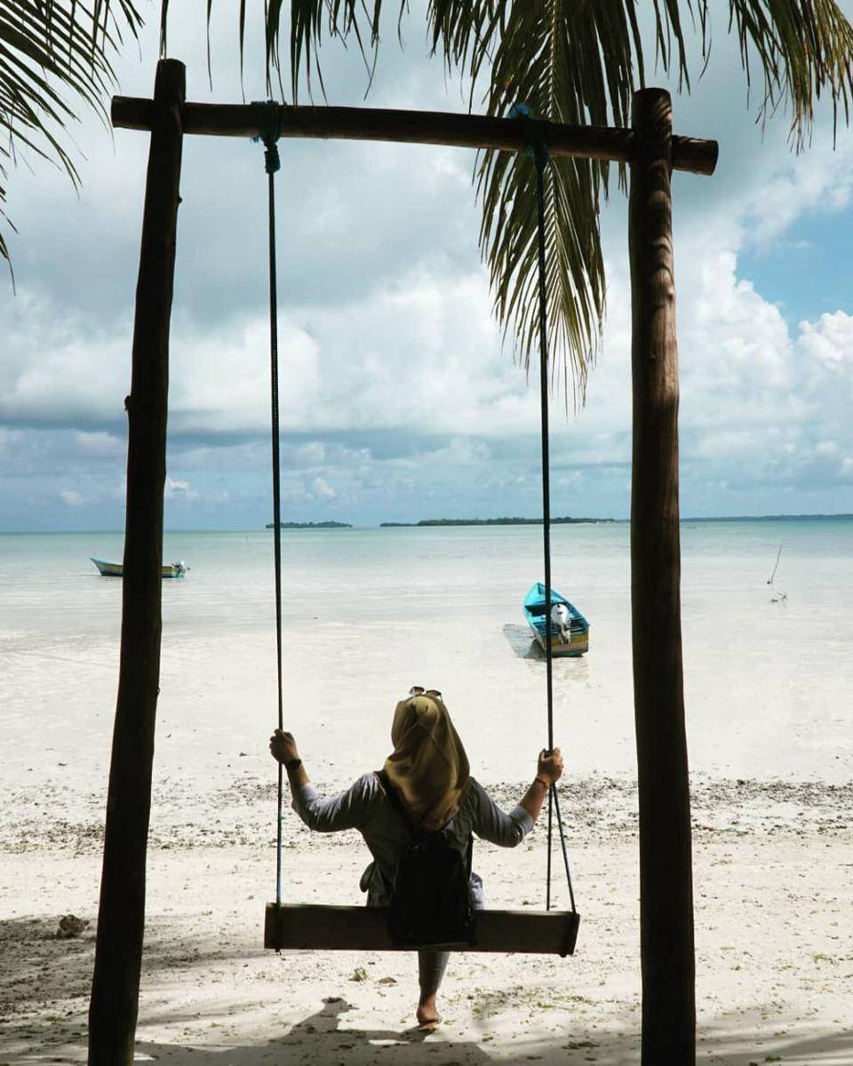 potret Pantai Ohoidertawun (instagram.com/v3_adam)